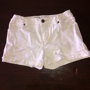White jean shorts with elastic waist band